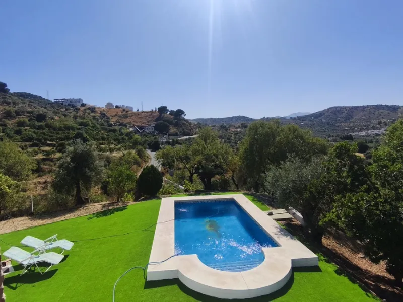 Charming property with views, pool and covered terrace - near Marbella