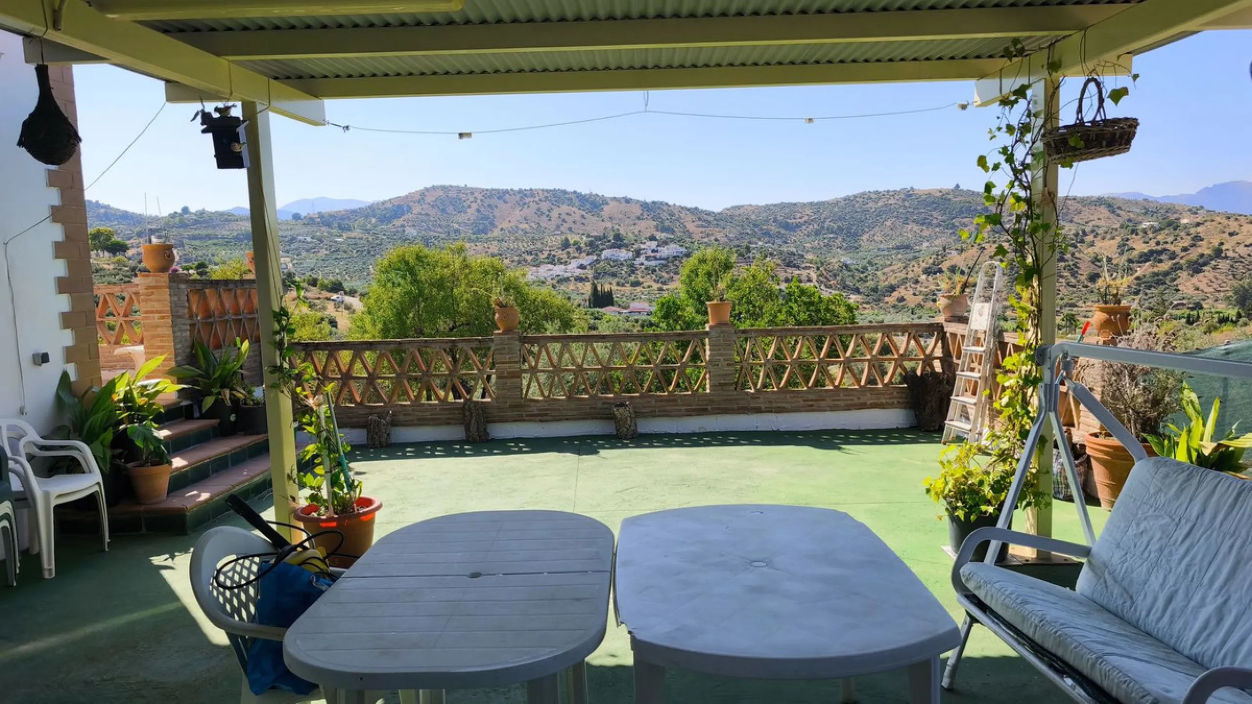 Charming property with views, pool and covered terrace - near Marbella