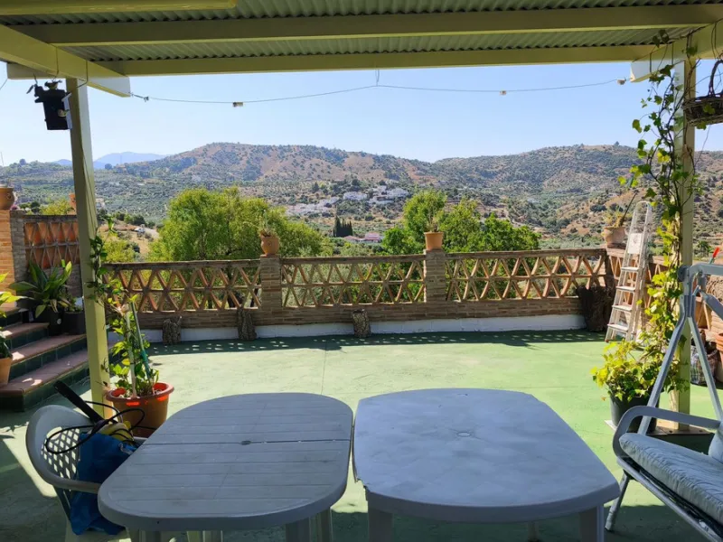 Charming property with views, pool and covered terrace - near Marbella