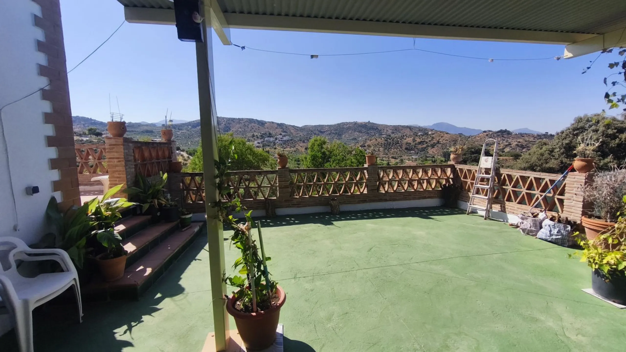 Charming property with views, pool and covered terrace - near Marbella