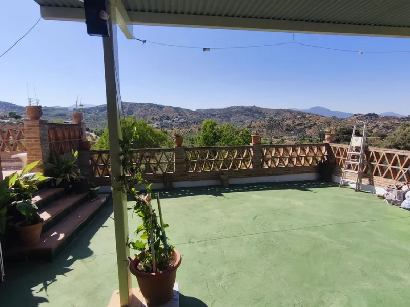Charming property with views, pool and covered terrace - near Marbella