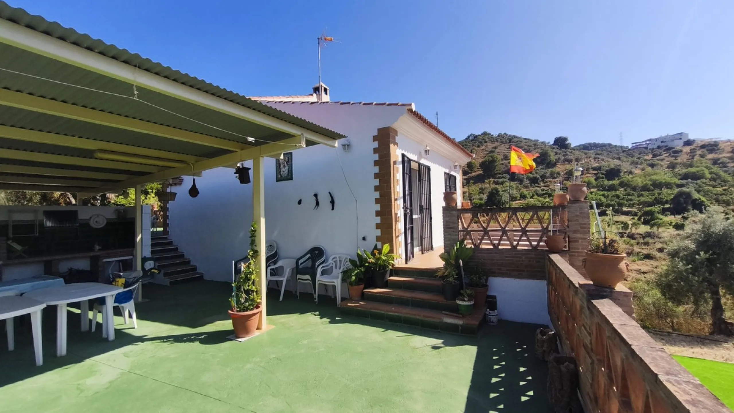 Charming property with views, pool and covered terrace - near Marbella