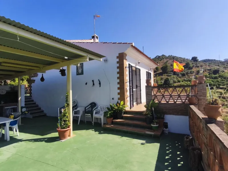 Charming property with views, pool and covered terrace - near Marbella