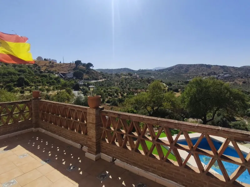 Charming property with views, pool and covered terrace - near Marbella