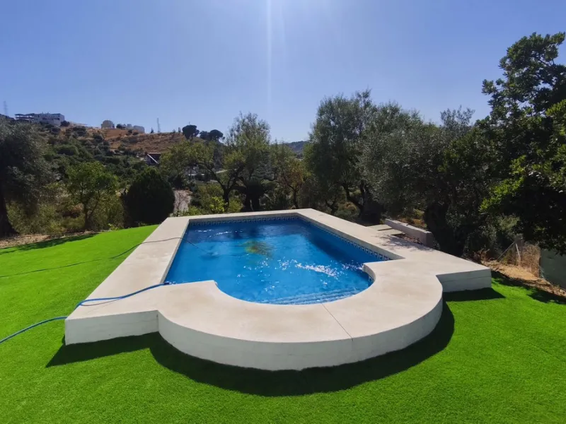 Charming property with views, pool and covered terrace - near Marbella