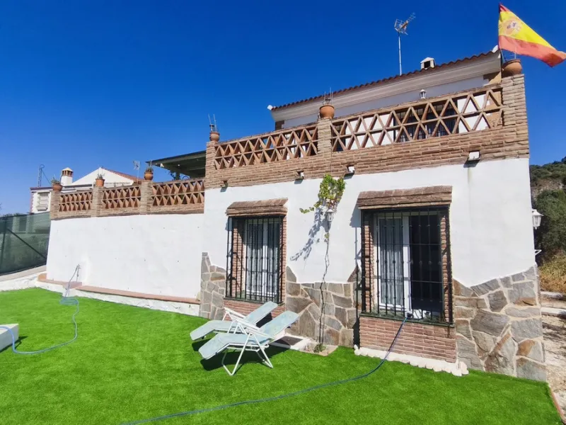 Charming property with views, pool and covered terrace - near Marbella