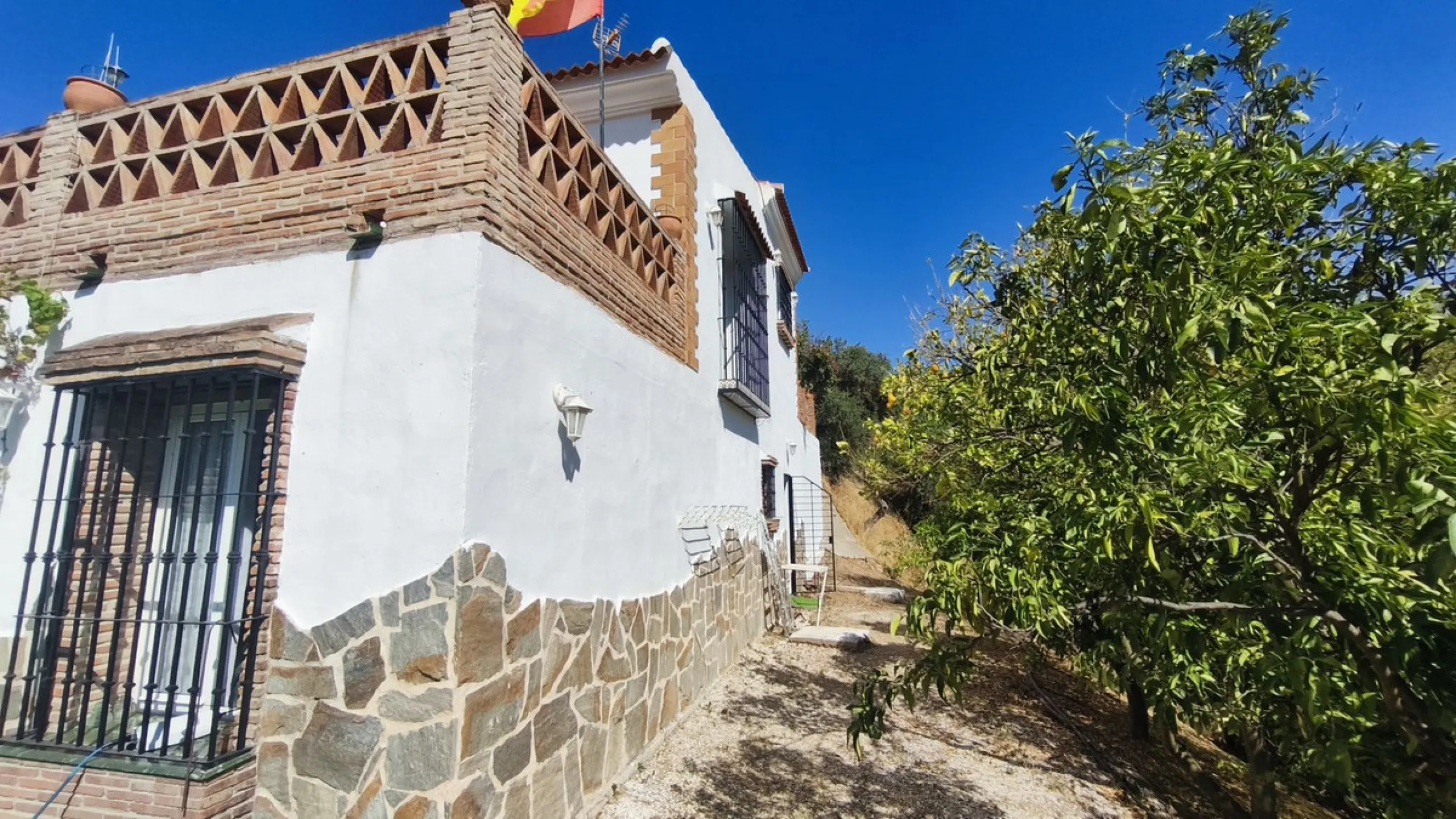 Charming property with views, pool and covered terrace - near Marbella