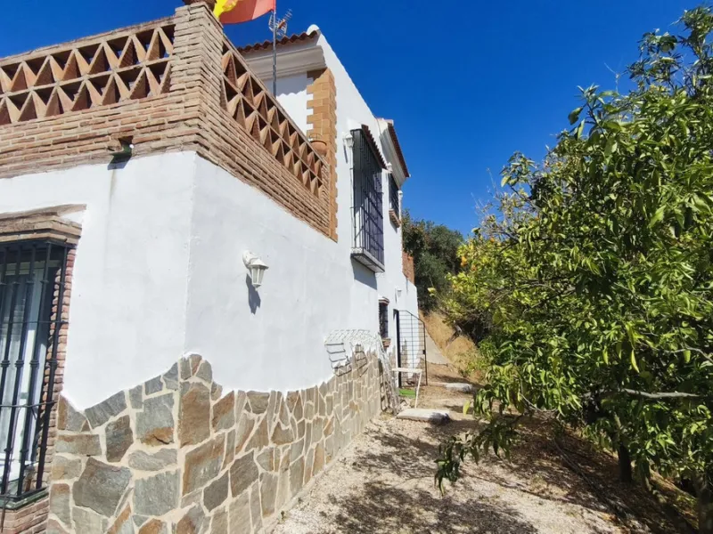 Charming property with views, pool and covered terrace - near Marbella