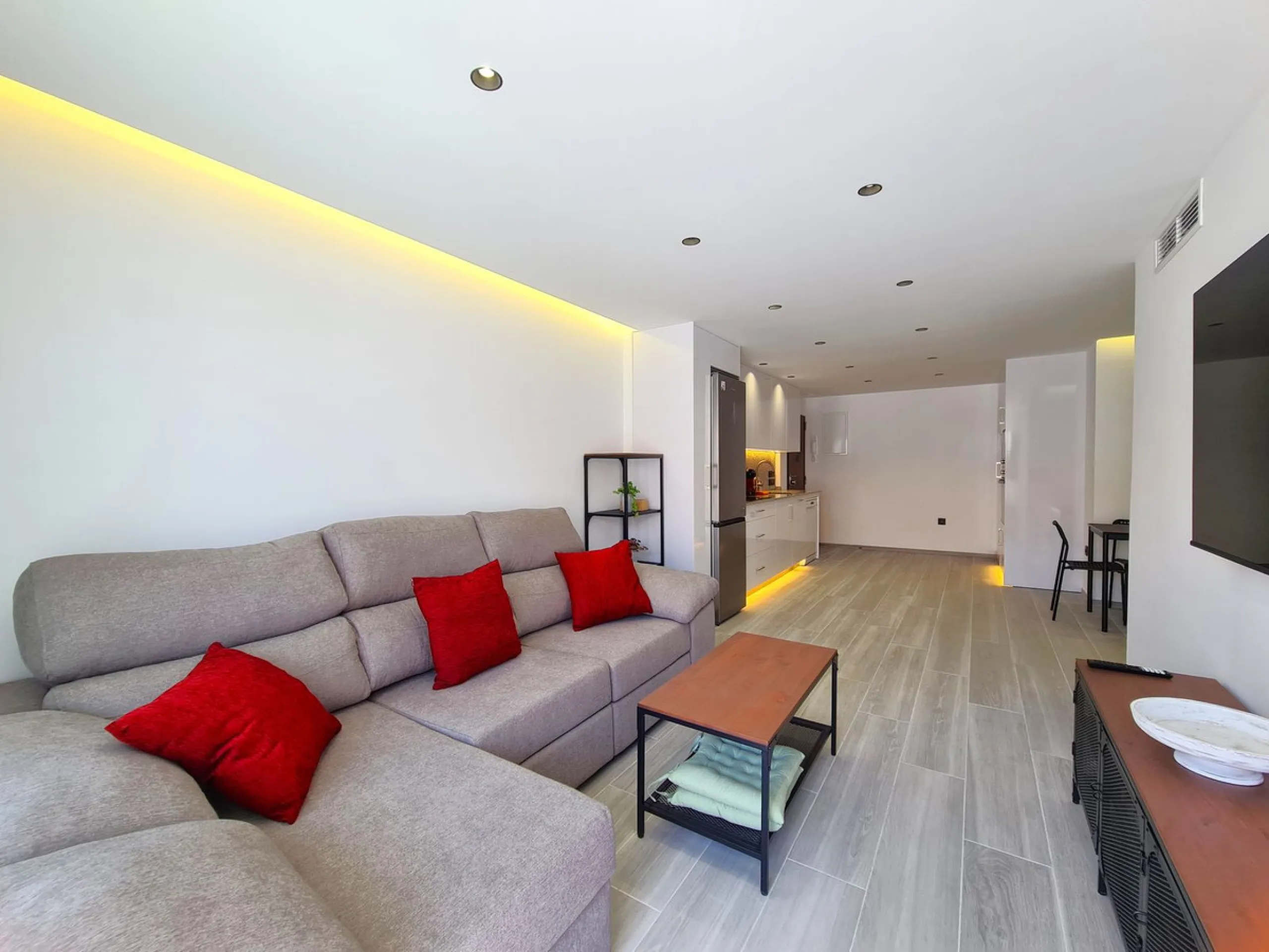 MAGNIFICENT 4-BEDROOM APARTMENT IN THE CENTER OF ESTEPONA