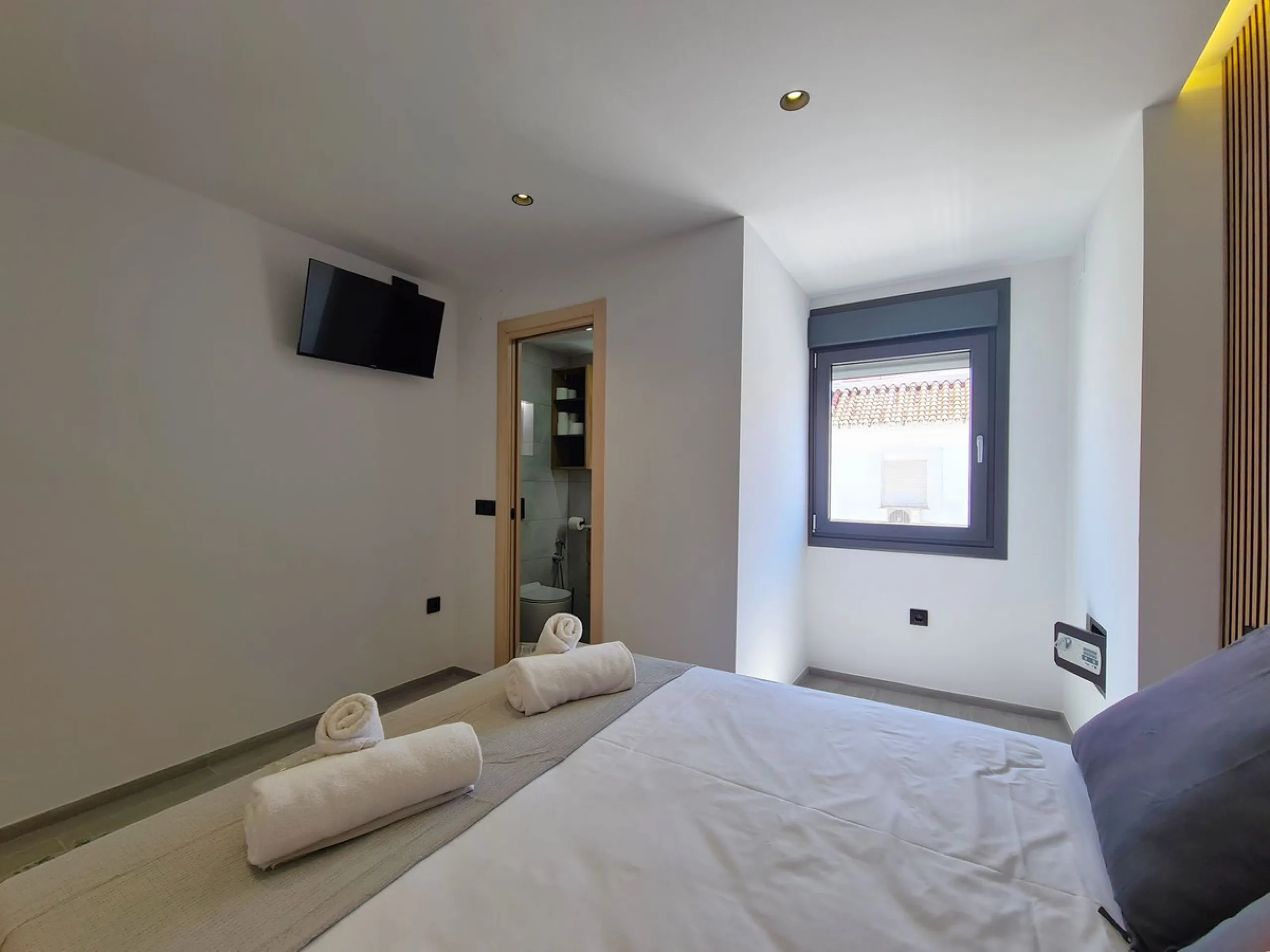 MAGNIFICENT 4-BEDROOM APARTMENT IN THE CENTER OF ESTEPONA