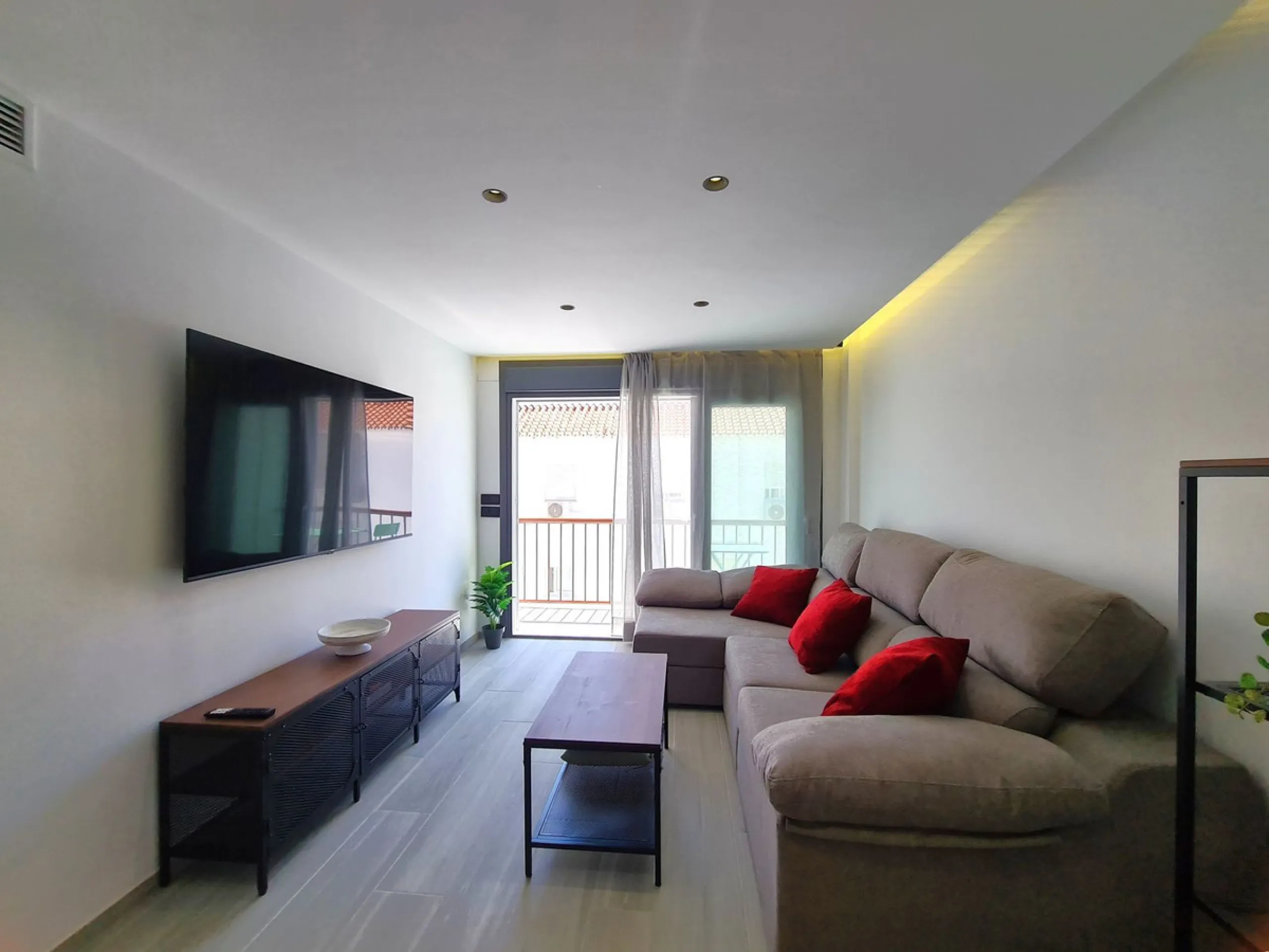 MAGNIFICENT 4-BEDROOM APARTMENT IN THE CENTER OF ESTEPONA