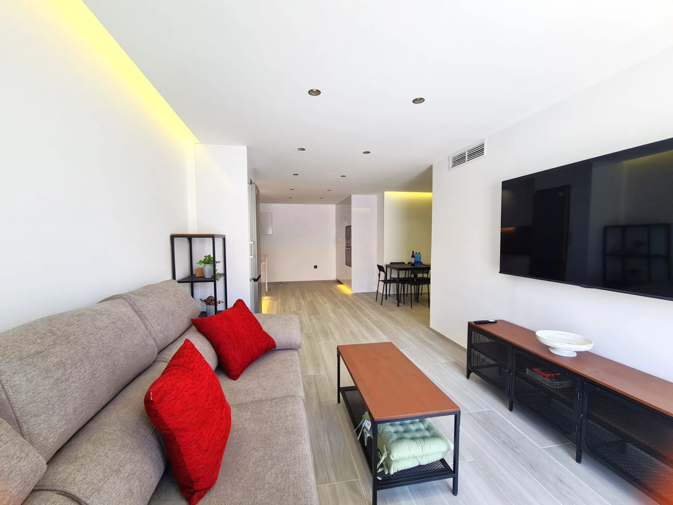 MAGNIFICENT 4-BEDROOM APARTMENT IN THE CENTER OF ESTEPONA