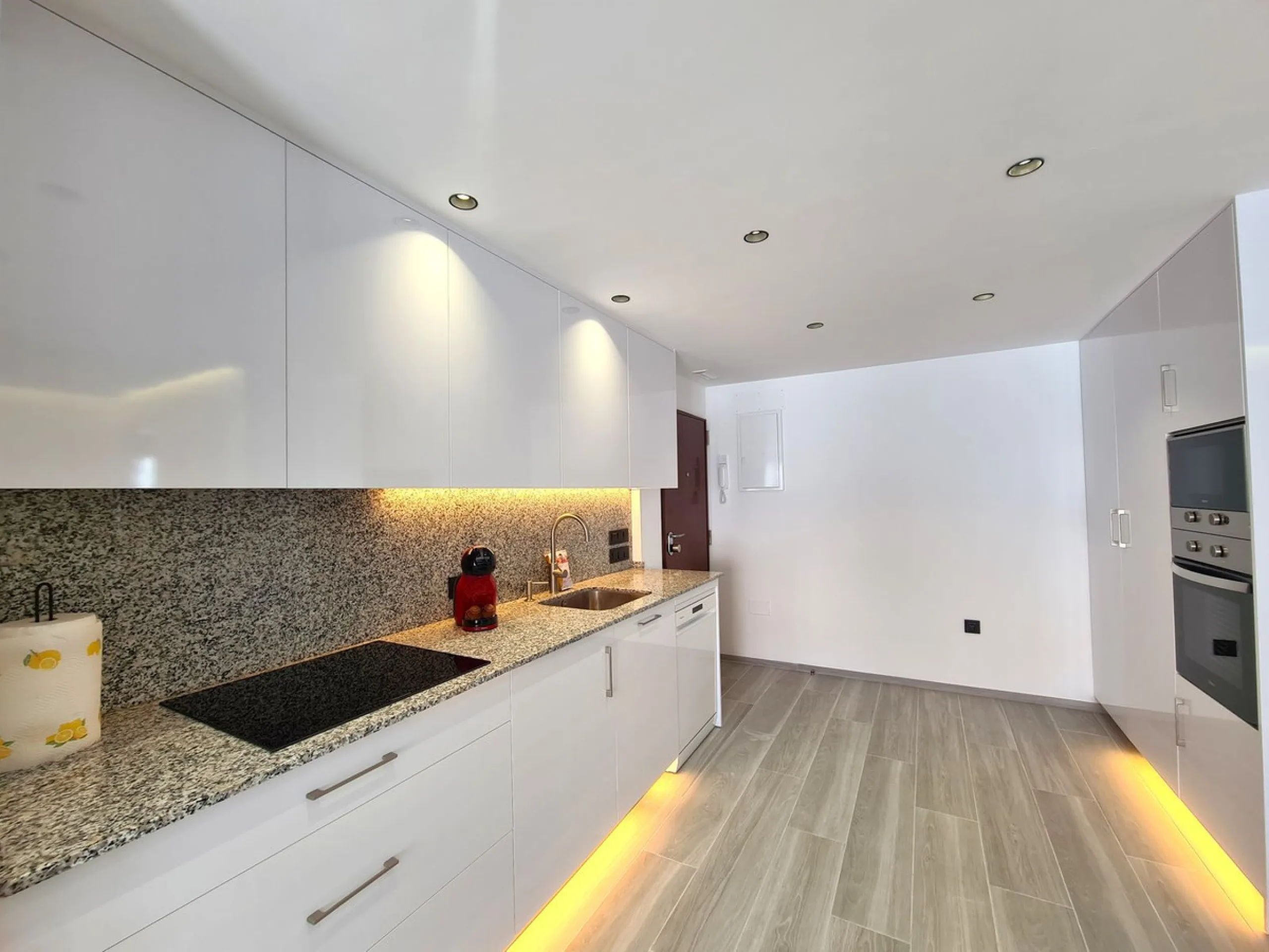 MAGNIFICENT 4-BEDROOM APARTMENT IN THE CENTER OF ESTEPONA