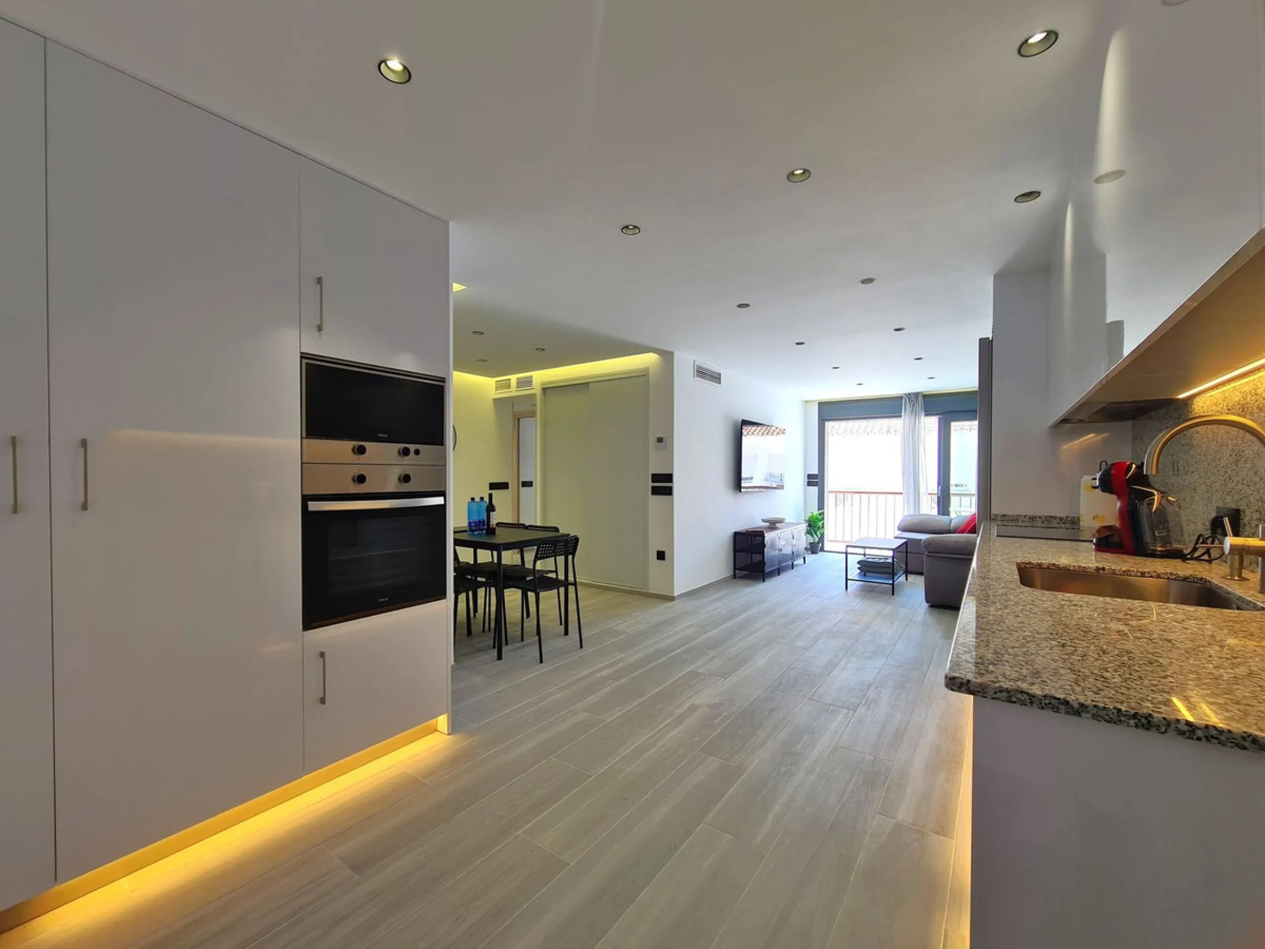 MAGNIFICENT 4-BEDROOM APARTMENT IN THE CENTER OF ESTEPONA