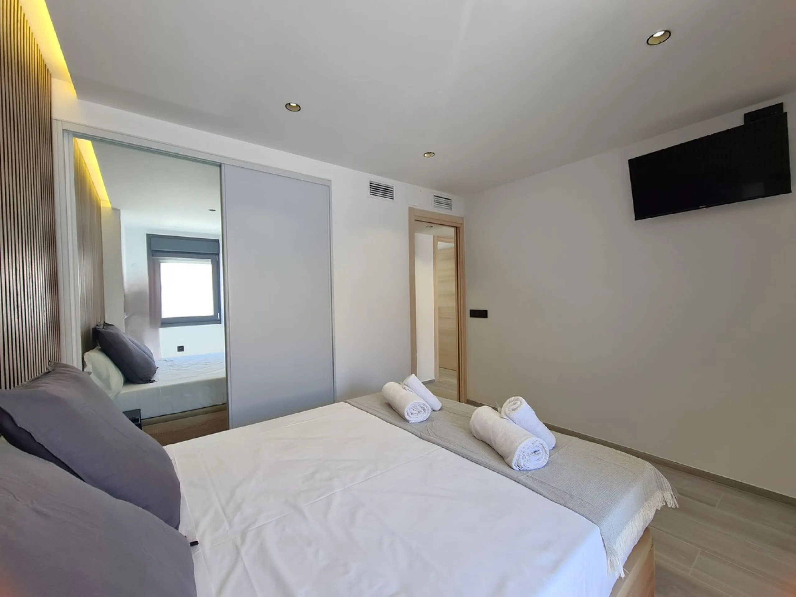 MAGNIFICENT 4-BEDROOM APARTMENT IN THE CENTER OF ESTEPONA