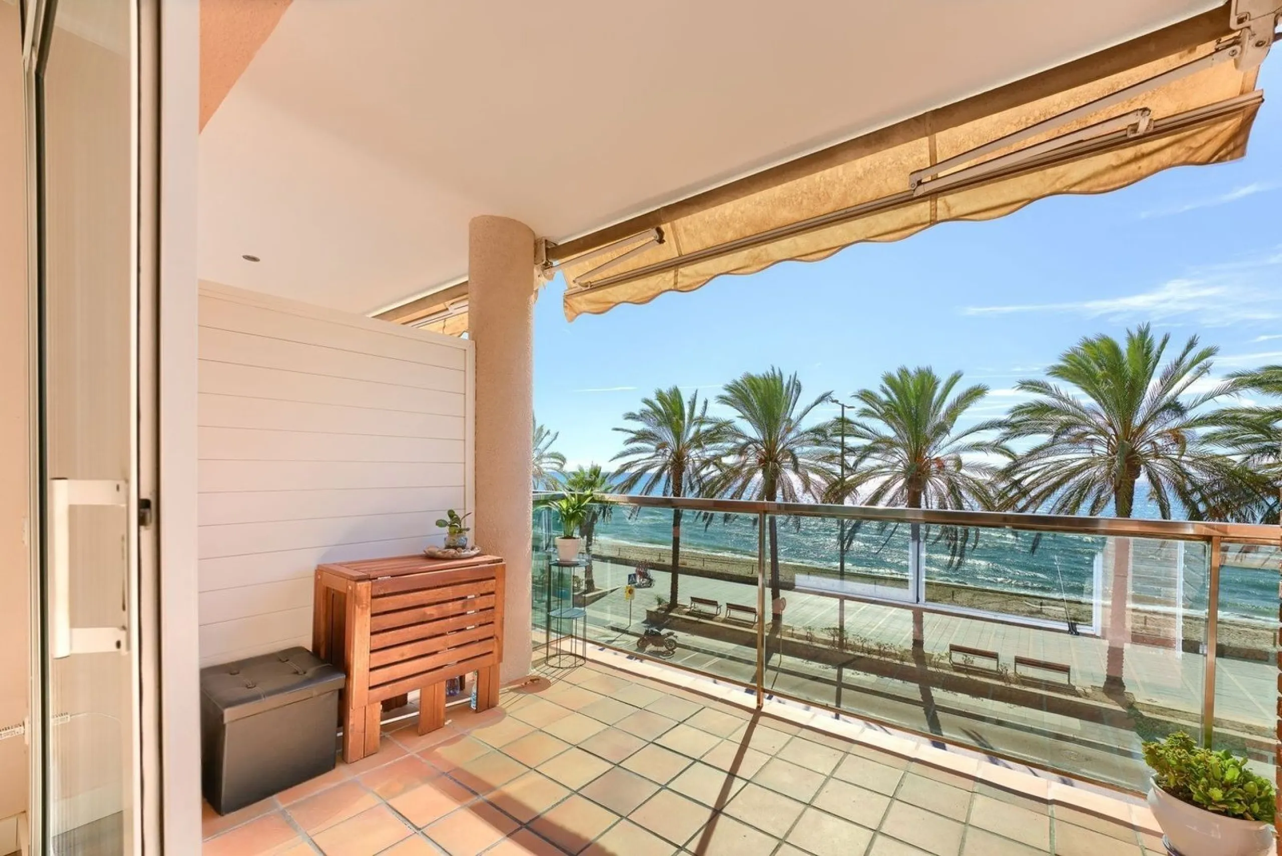 Bright frontline sea view apartment with panoramic views in Calafell, Costa Dorada