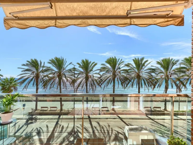 Bright frontline sea view apartment with panoramic views in Calafell, Costa Dorada