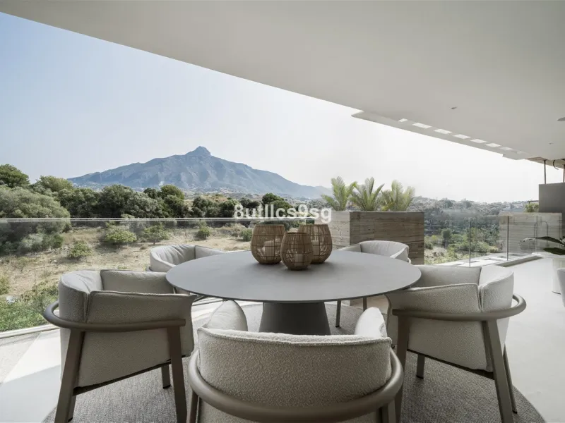 This apartment is located in Aloha, within the sought-after area of Nueva Andalucia, Marbella, Malaga. The property stands out for its generous dimensions and convenient layout, offering two bedrooms and two en-suite bathrooms. Its position provides resid