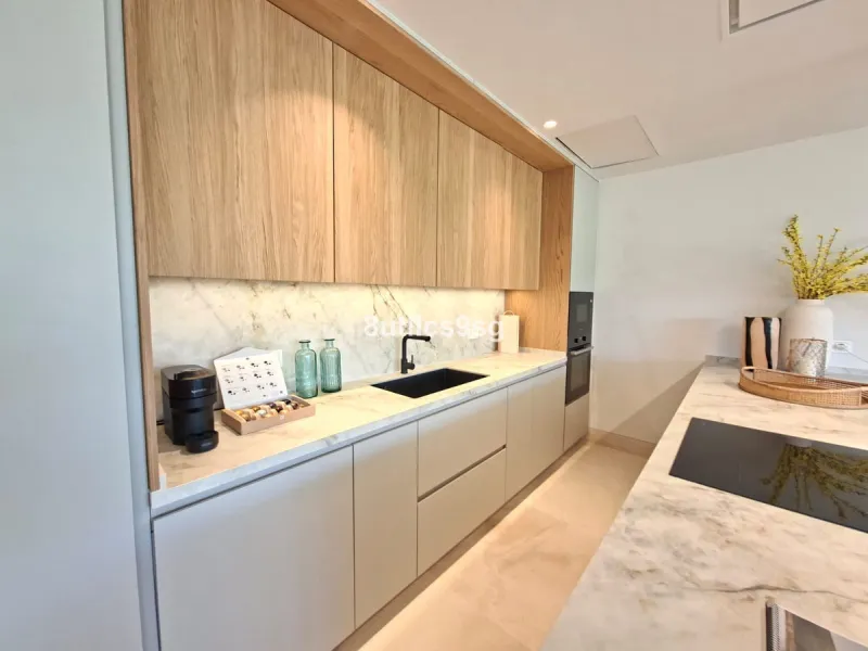 Apartment - Middle Floor Apartment в продаже в Marbella, Málaga. В доме 2 спален и 2 ванных комнат. Площадь дома 152 м²