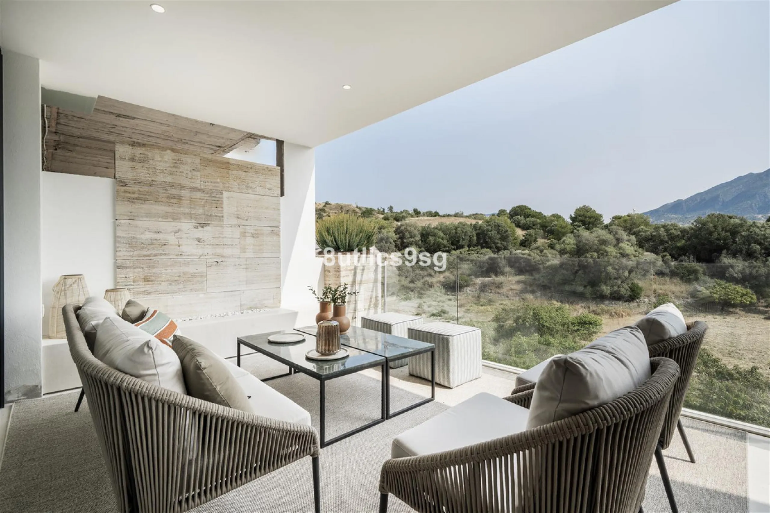Apartment - Middle Floor Apartment в продаже в Marbella, Málaga. В доме 2 спален и 2 ванных комнат. Площадь дома 152 м²