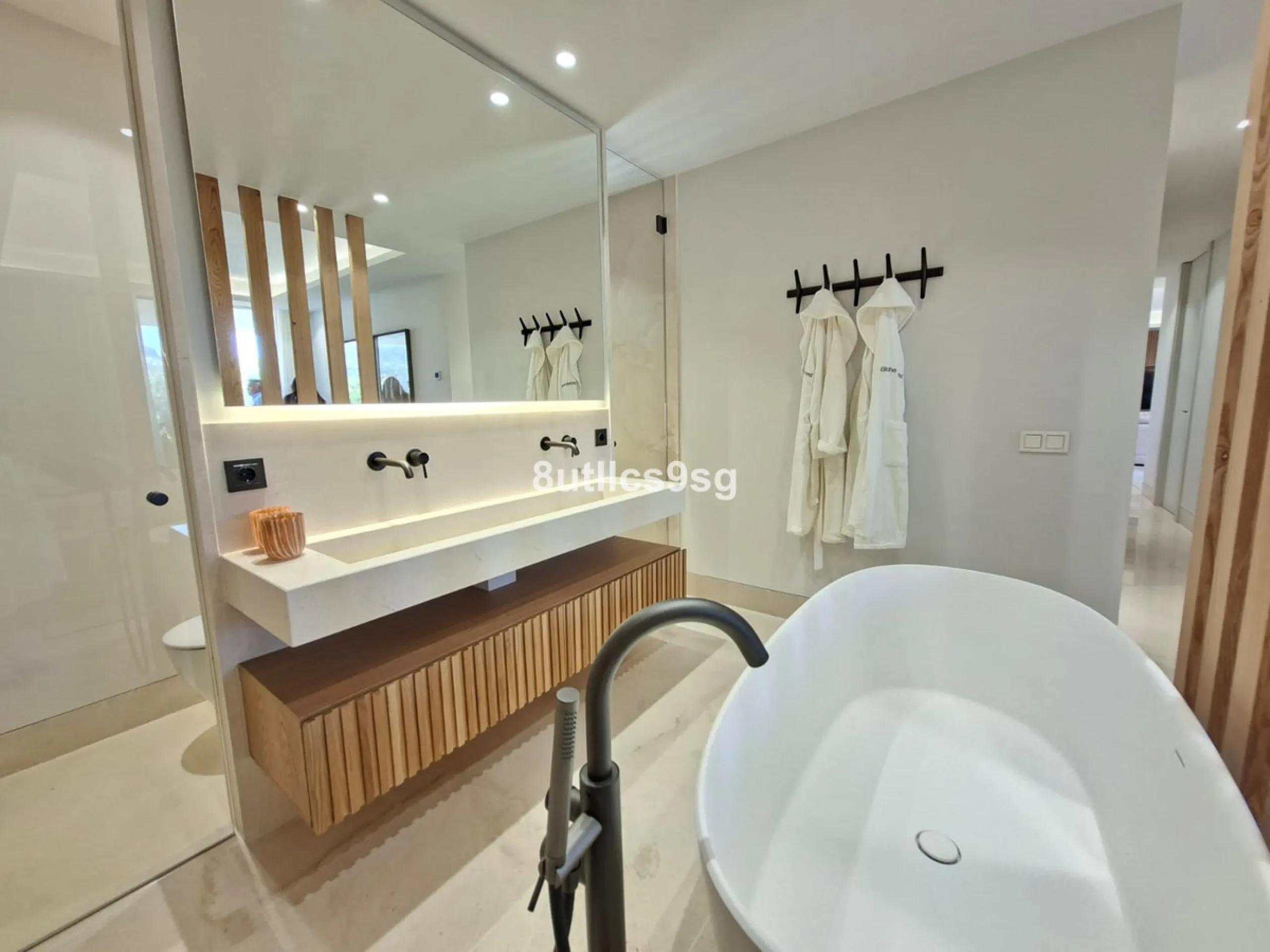 Apartment - Middle Floor Apartment в продаже в Marbella, Málaga. В доме 2 спален и 2 ванных комнат. Площадь дома 152 м²