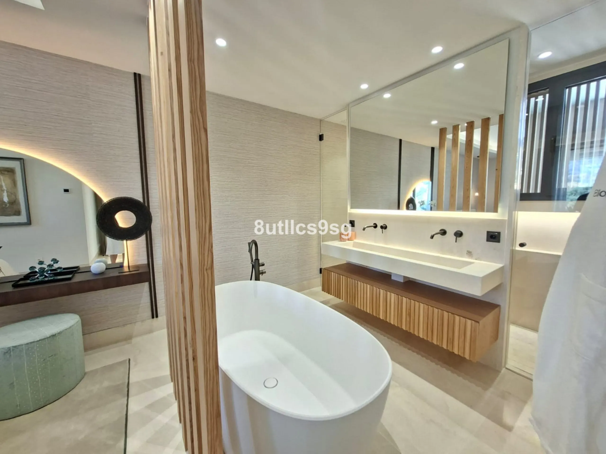 Apartment - Middle Floor Apartment в продаже в Marbella, Málaga. В доме 2 спален и 2 ванных комнат. Площадь дома 152 м²