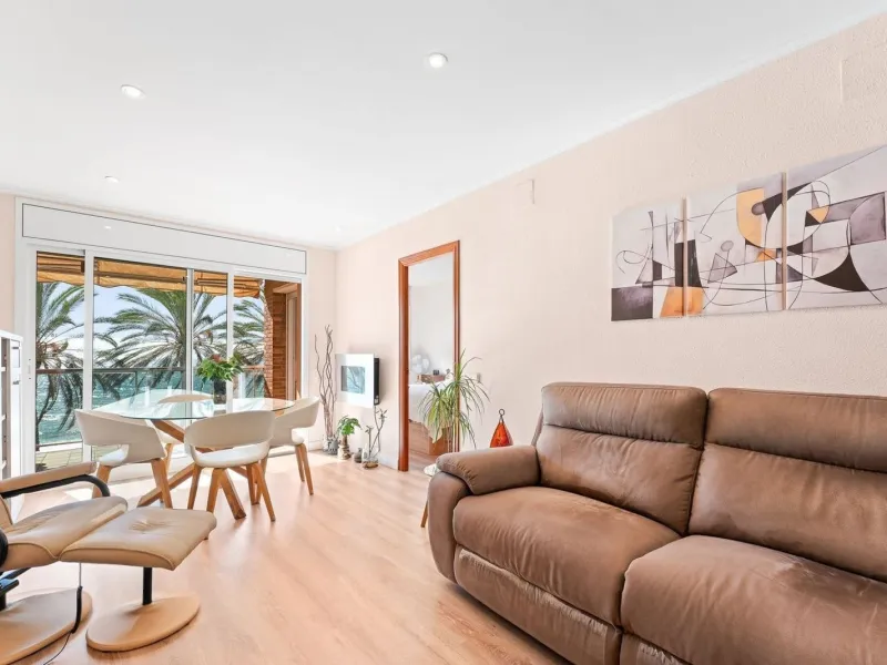 Bright frontline sea view apartment with panoramic views in Calafell, Costa Dorada