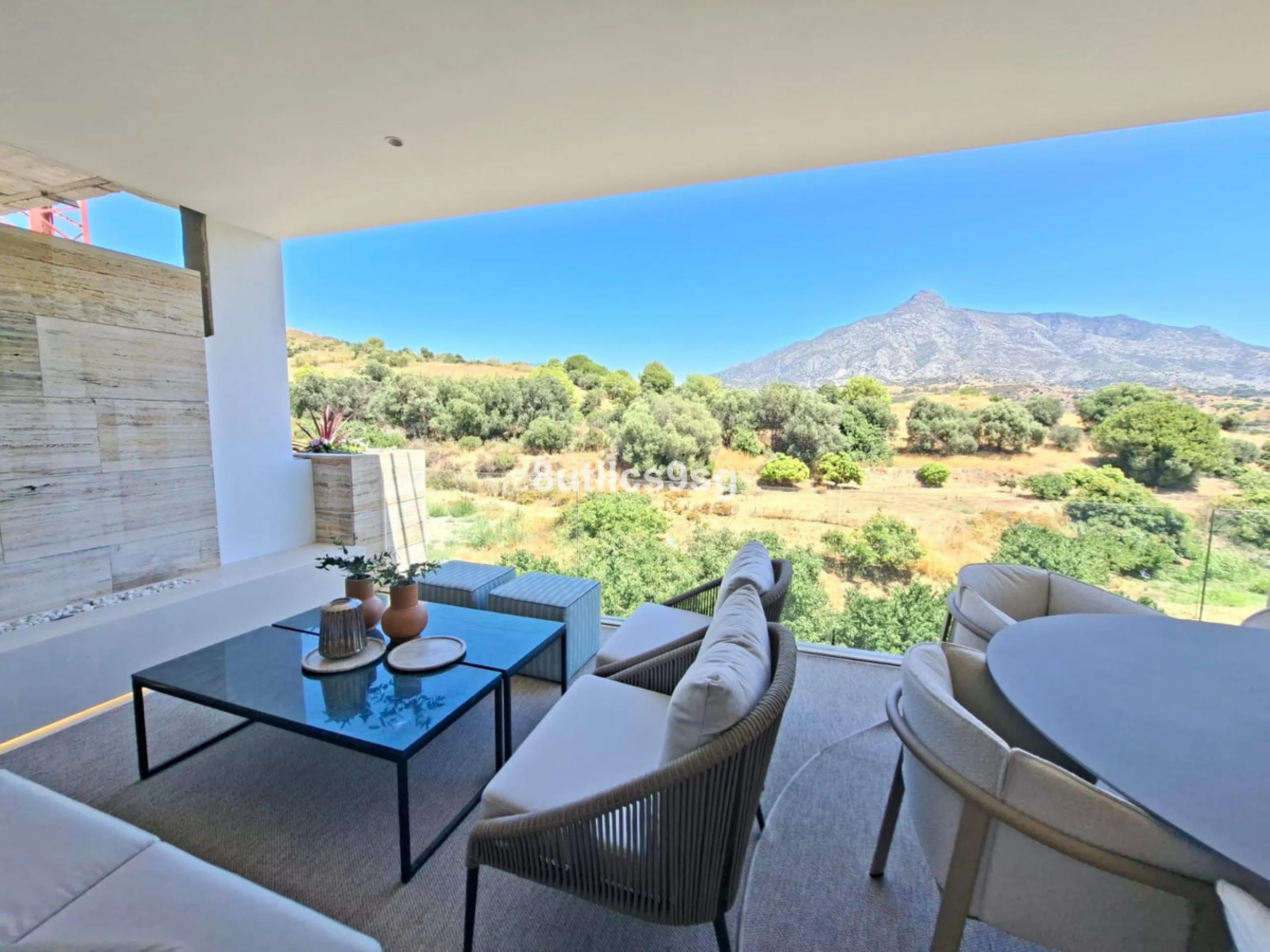 Apartment - Middle Floor Apartment в продаже в Marbella, Málaga. В доме 2 спален и 2 ванных комнат. Площадь дома 152 м²