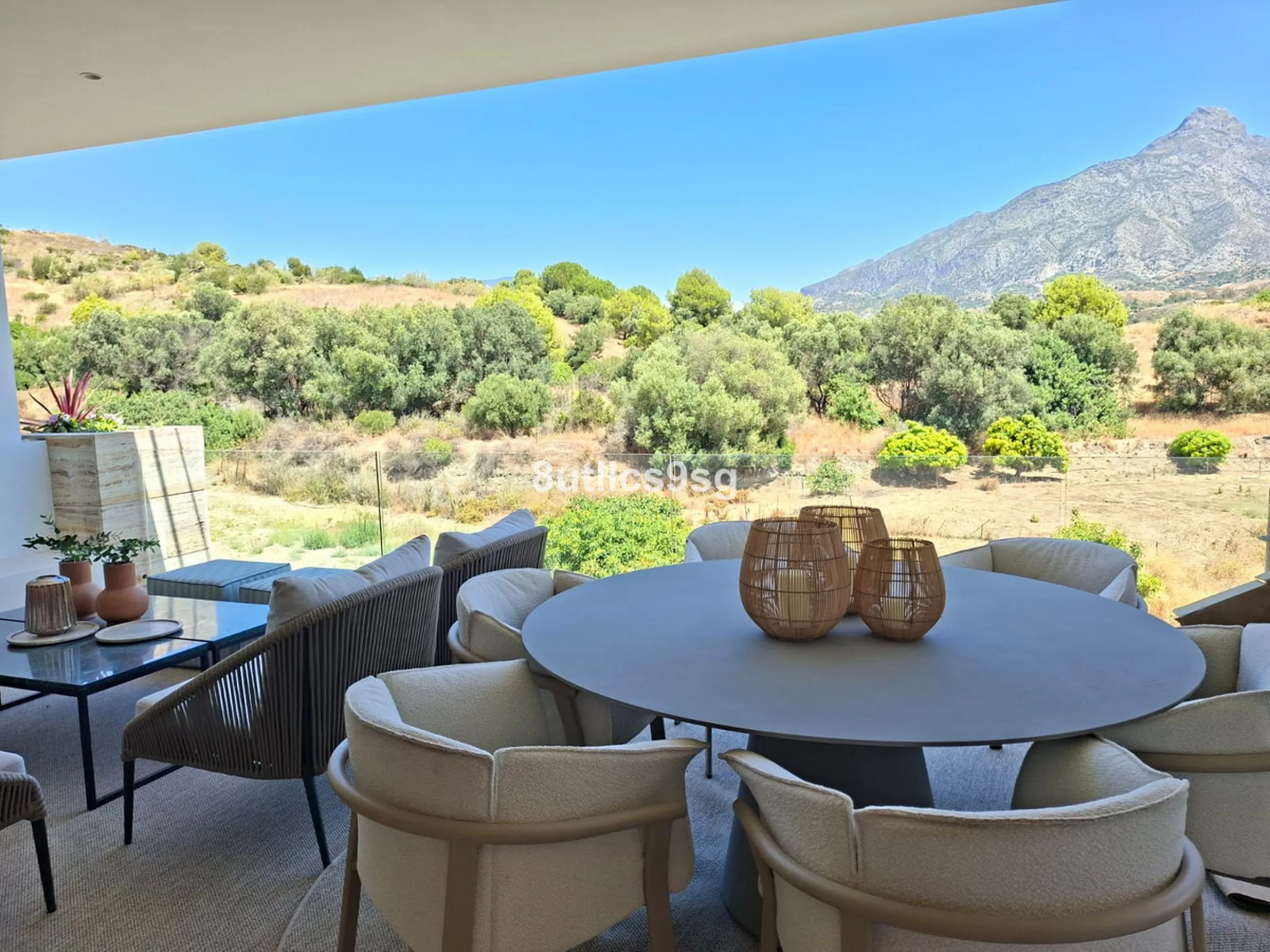 Apartment - Middle Floor Apartment в продаже в Marbella, Málaga. В доме 2 спален и 2 ванных комнат. Площадь дома 152 м²