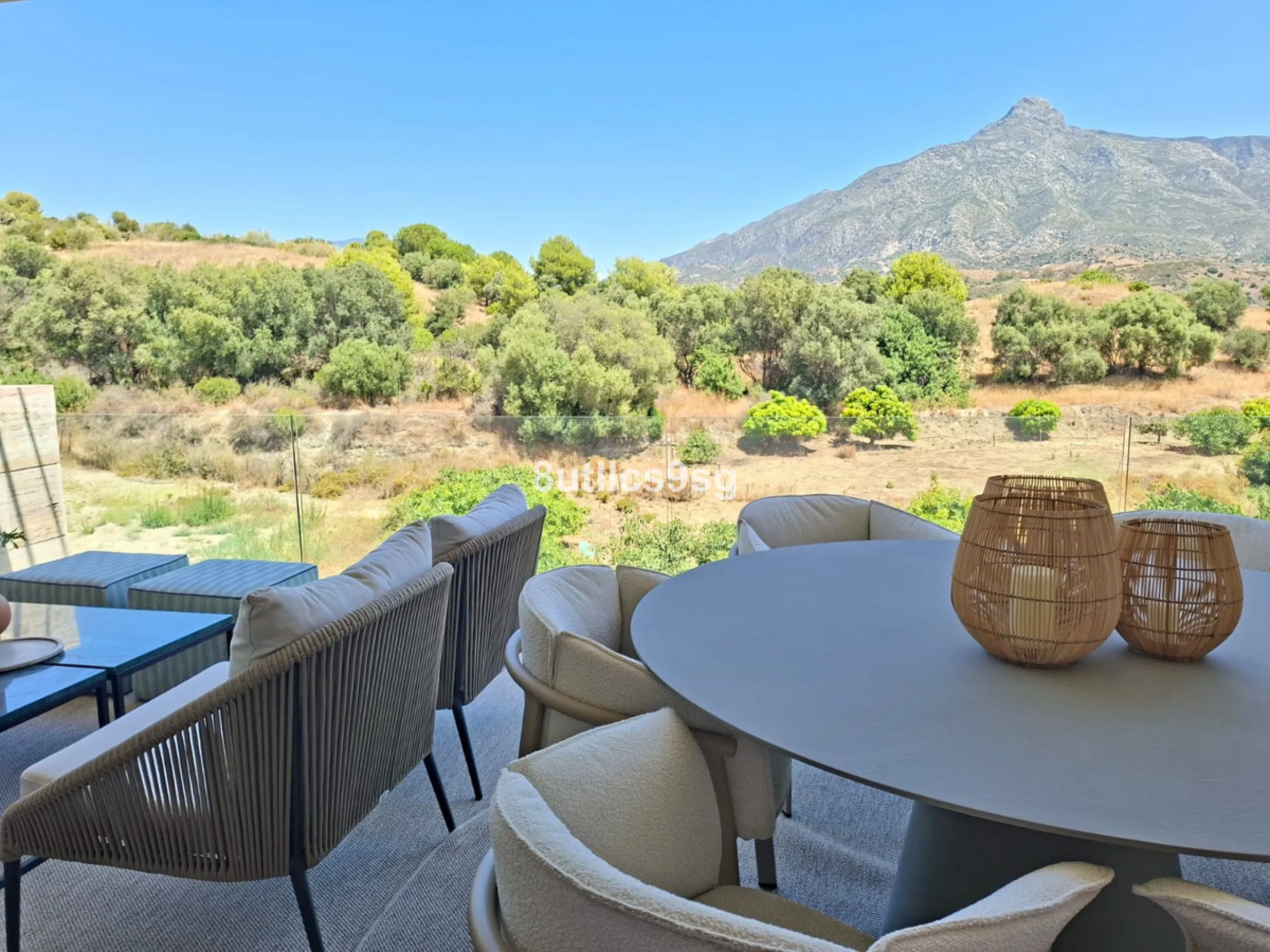 Apartment - Middle Floor Apartment в продаже в Marbella, Málaga. В доме 2 спален и 2 ванных комнат. Площадь дома 152 м²