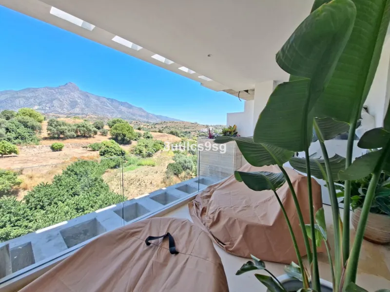 Apartment - Middle Floor Apartment в продаже в Marbella, Málaga. В доме 2 спален и 2 ванных комнат. Площадь дома 152 м²