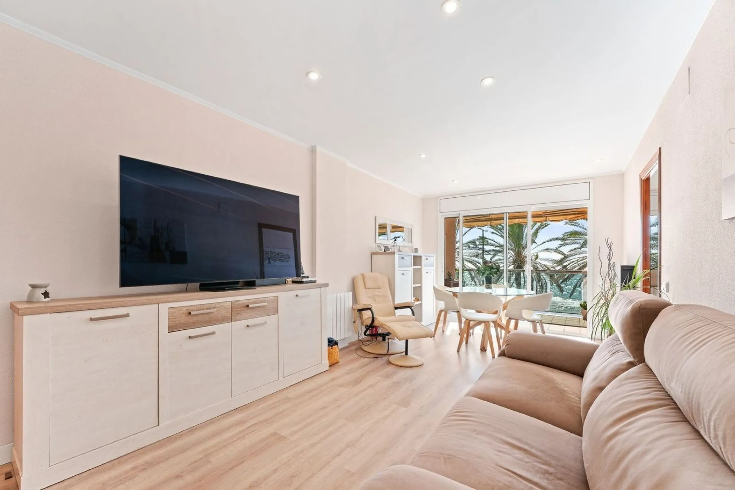 Bright frontline sea view apartment with panoramic views in Calafell, Costa Dorada