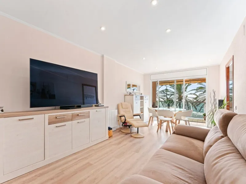 Bright frontline sea view apartment with panoramic views in Calafell, Costa Dorada