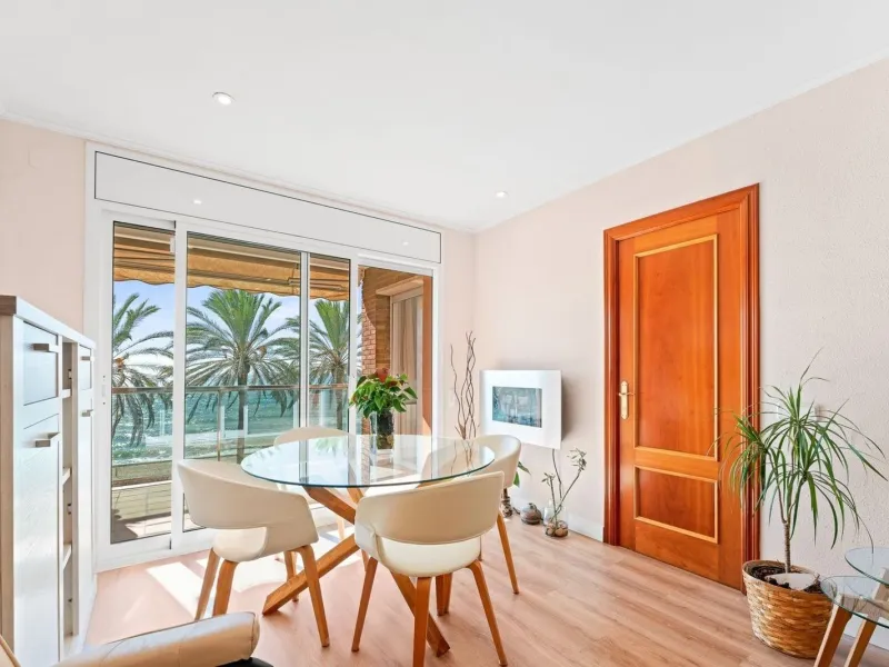 Bright frontline sea view apartment with panoramic views in Calafell, Costa Dorada