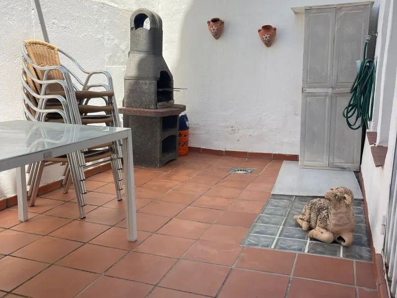 Large Family Townhouse in Estepona – Prime Location on Calle Juan Blanco