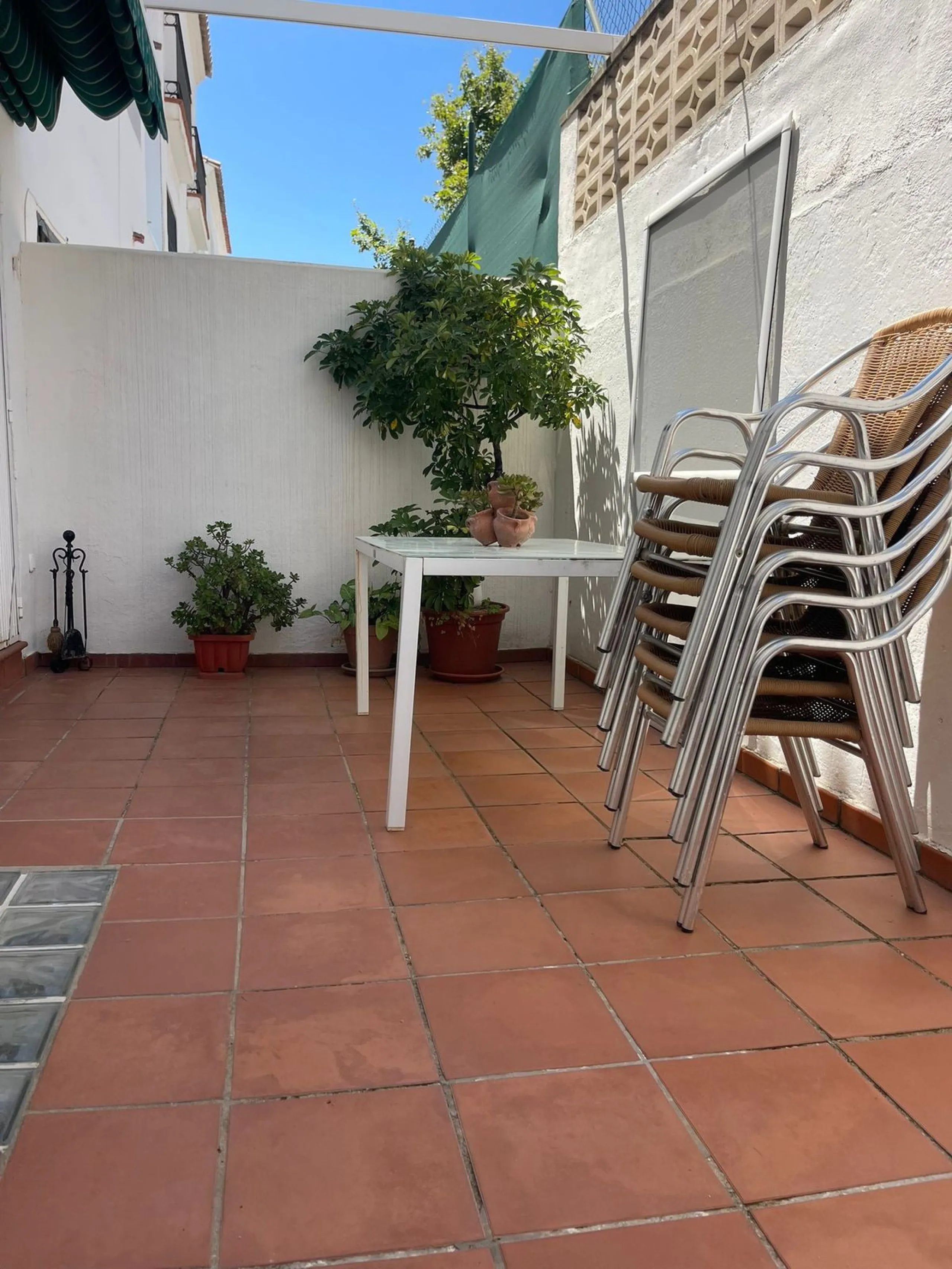 Large Family Townhouse in Estepona – Prime Location on Calle Juan Blanco