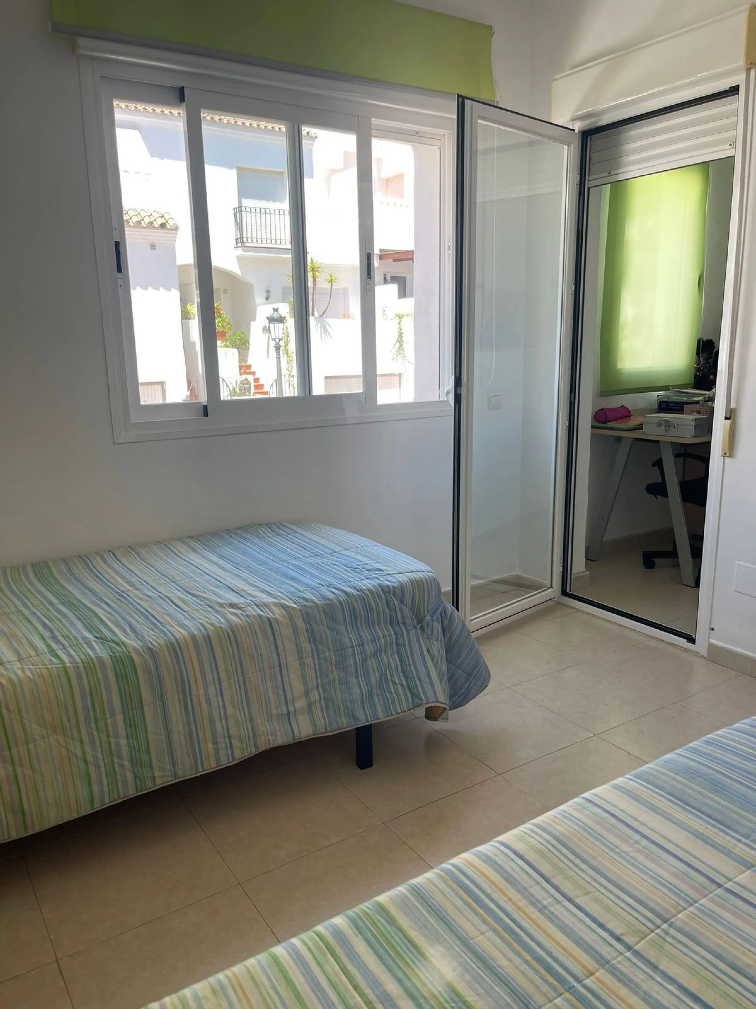 Large Family Townhouse in Estepona – Prime Location on Calle Juan Blanco