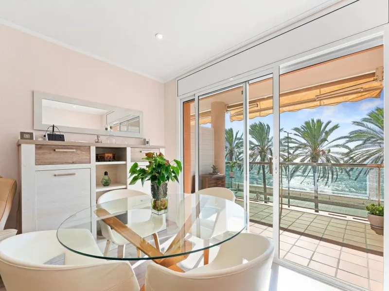Bright frontline sea view apartment with panoramic views in Calafell, Costa Dorada