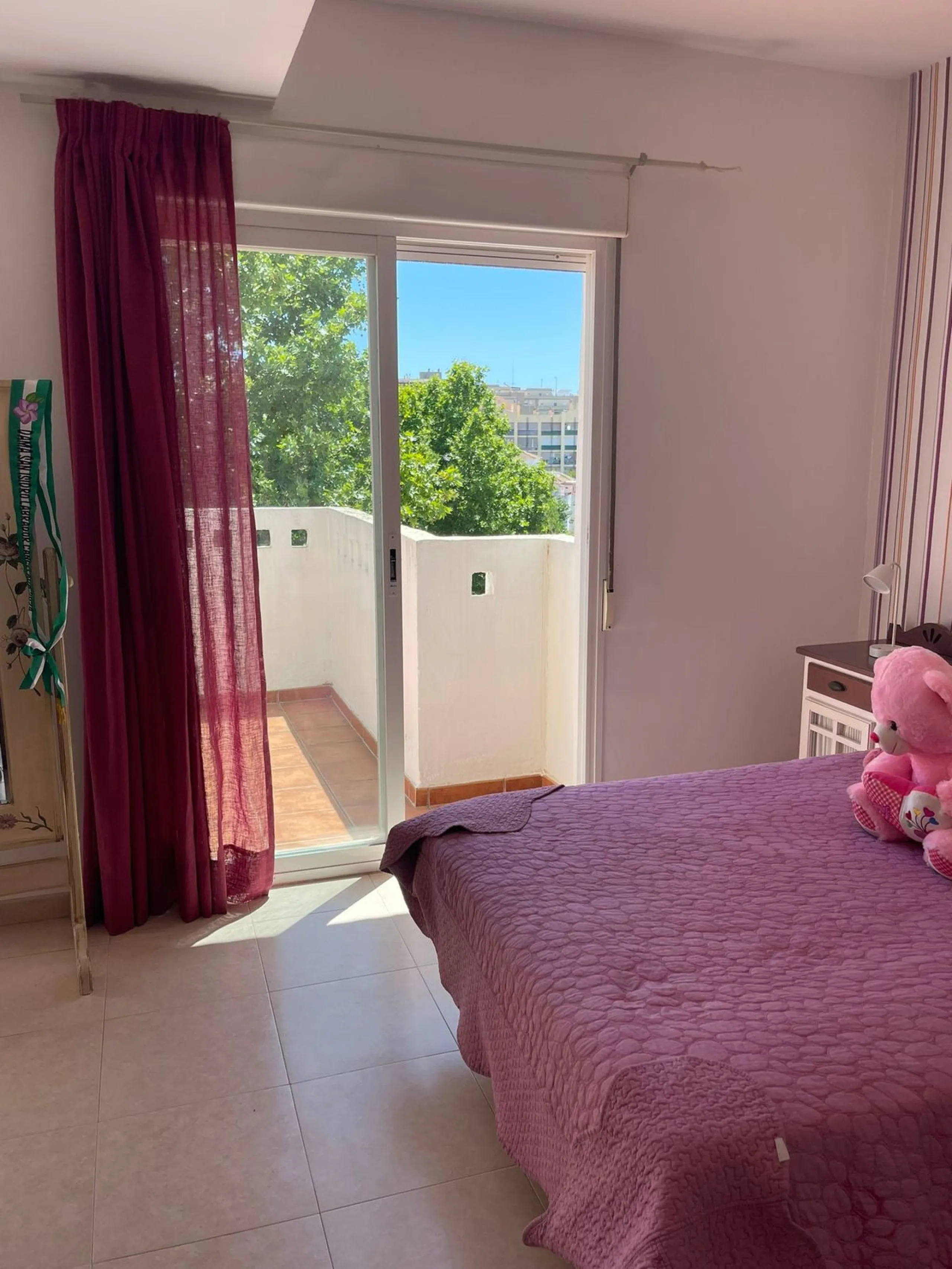 Large Family Townhouse in Estepona – Prime Location on Calle Juan Blanco