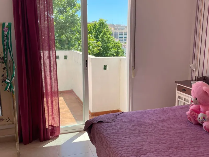 Large Family Townhouse in Estepona – Prime Location on Calle Juan Blanco