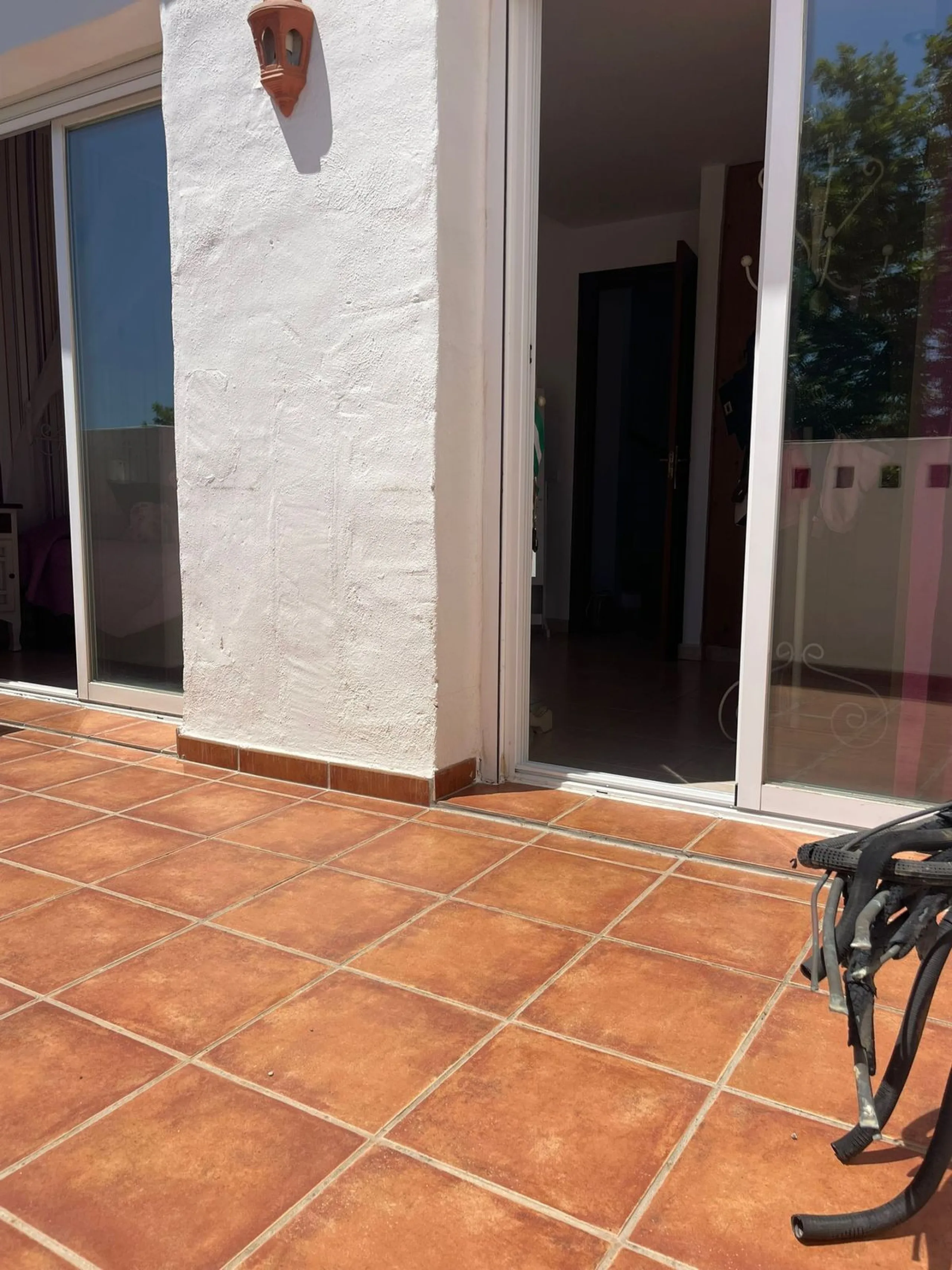 Large Family Townhouse in Estepona – Prime Location on Calle Juan Blanco