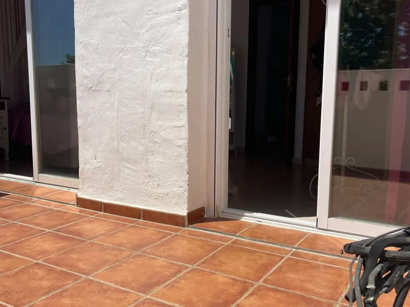 Large Family Townhouse in Estepona – Prime Location on Calle Juan Blanco