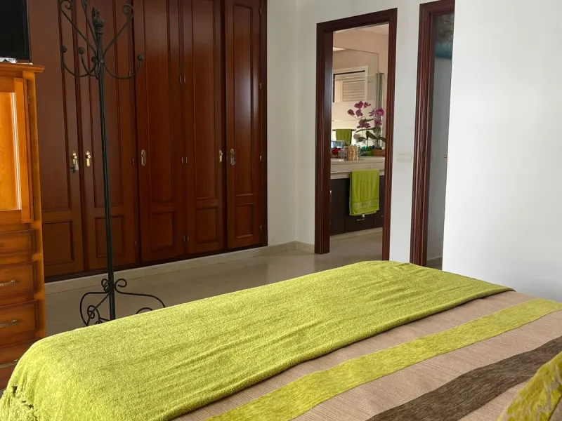 Large Family Townhouse in Estepona – Prime Location on Calle Juan Blanco