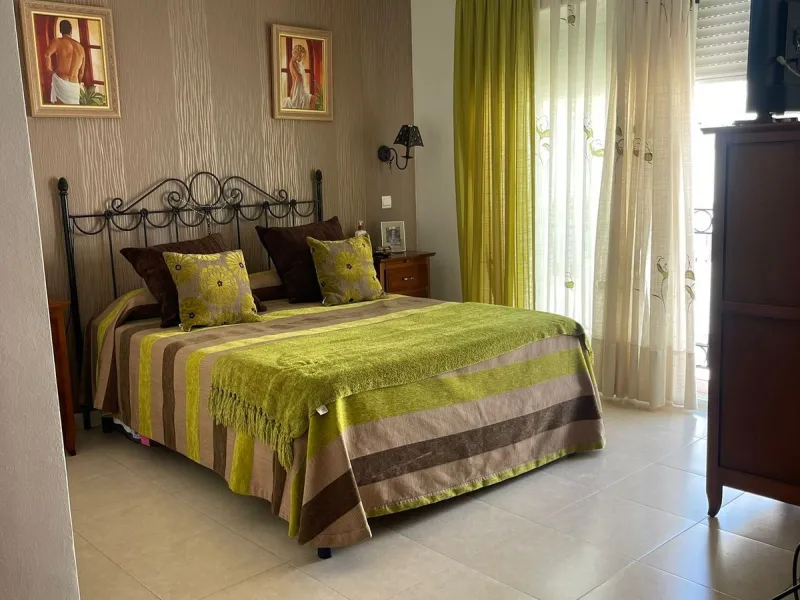 Large Family Townhouse in Estepona – Prime Location on Calle Juan Blanco