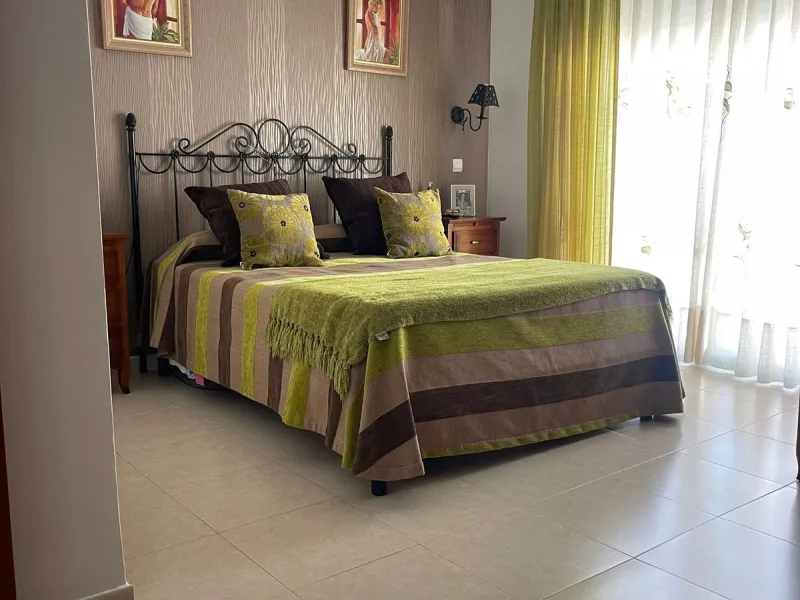 Large Family Townhouse in Estepona – Prime Location on Calle Juan Blanco