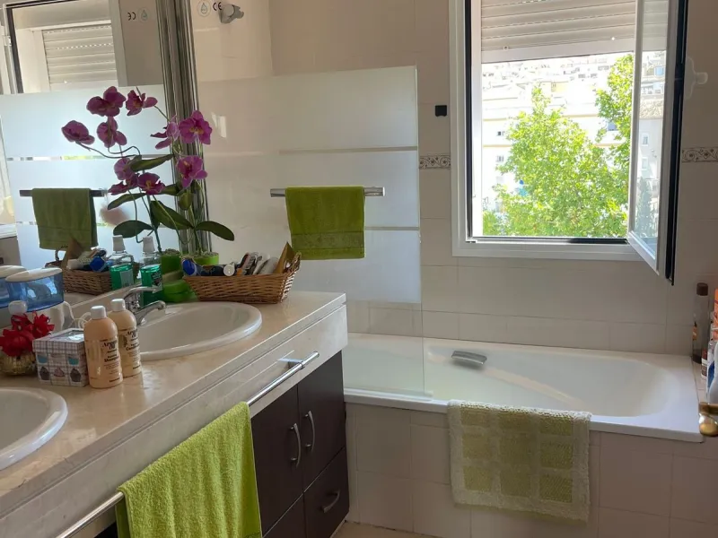 Large Family Townhouse in Estepona – Prime Location on Calle Juan Blanco