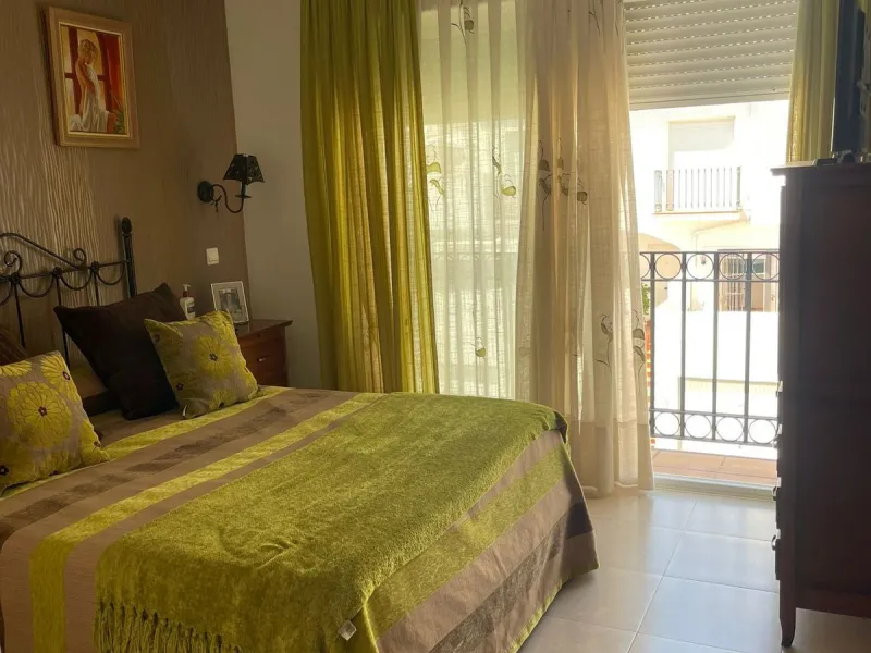 Large Family Townhouse in Estepona – Prime Location on Calle Juan Blanco