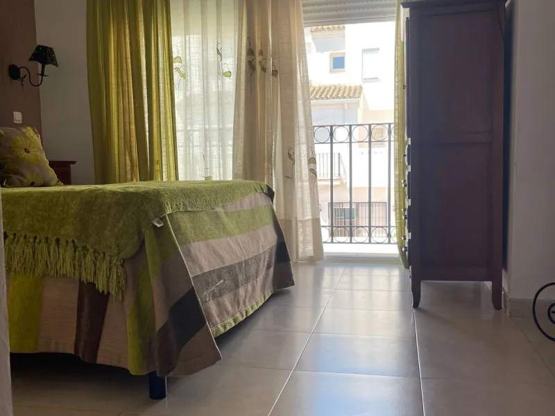 Large Family Townhouse in Estepona – Prime Location on Calle Juan Blanco