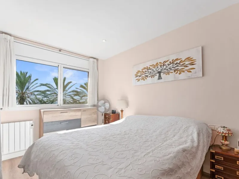 Bright frontline sea view apartment with panoramic views in Calafell, Costa Dorada