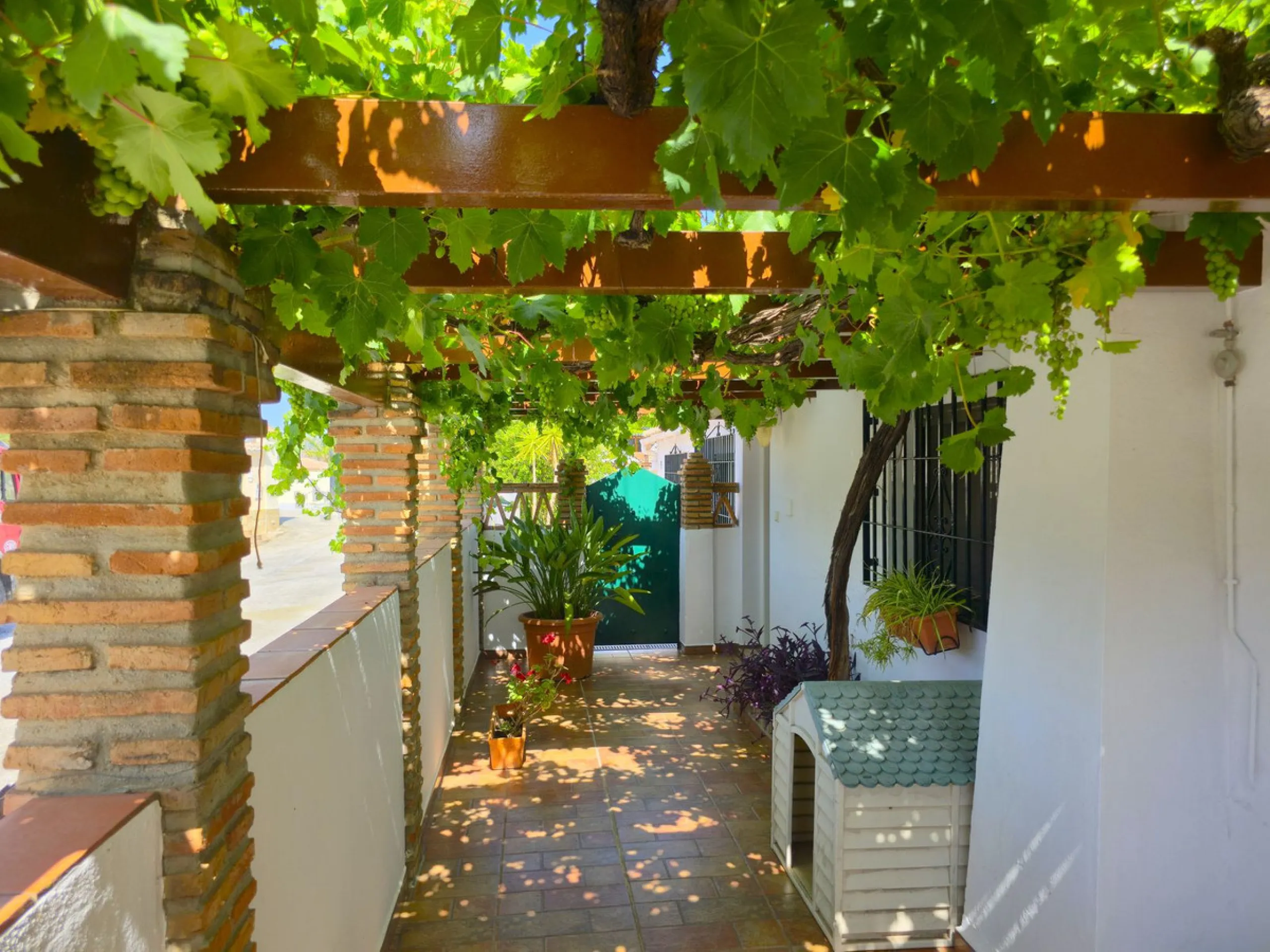 House - Detached Villa в продаже в Cómpeta, Málaga. В доме 2 спален и 2 ванных комнат. Площадь дома 229 м². Площадь участка 2497 м²